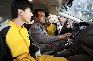 智能網聯與新能源汽車服務_鄭州萬通汽車學校